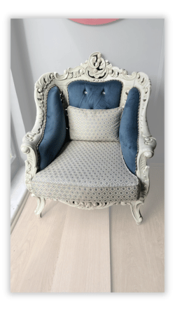 atolyelerden gelenler beyaz ahsap islemeli fransiz tarzi mavi tonunda luks berjer png